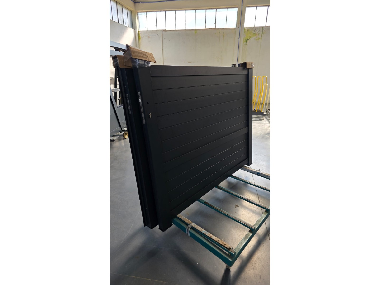 Image de fabrication: portail battant terminé