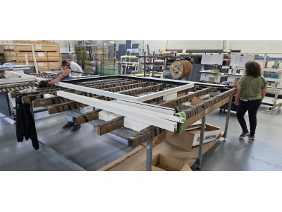 Image de fabrication: portail battant en cours d'assemblage